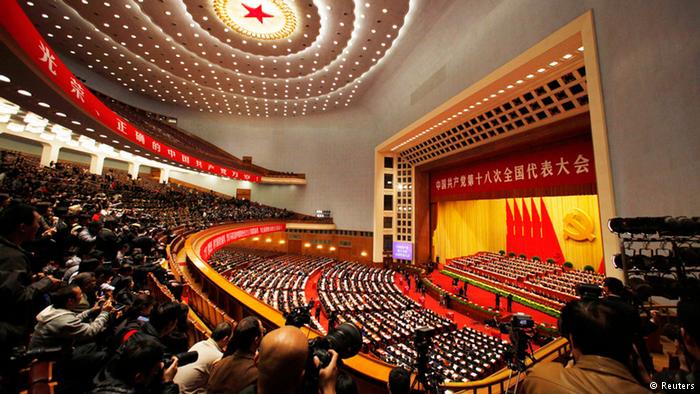 La Constitución actual exige a Xi Jinping, mandatario actual, que renuncie a la Presidencia después de dos períodos de cinco años consecutivos.