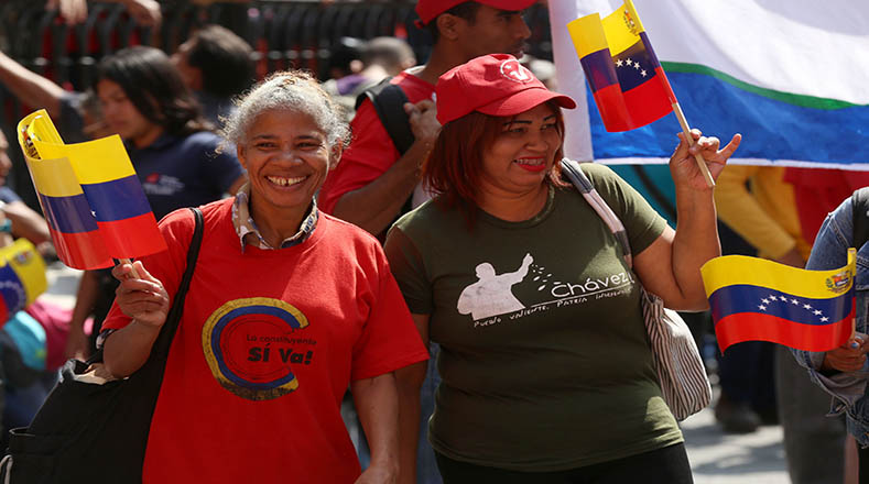 Las mujeres venezolanas forman parte de esta multitudinaria manifestación popular a favor de Maduro. 