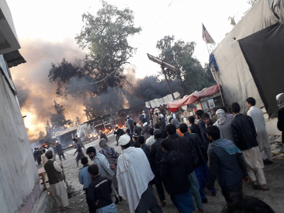 Alrededor de 40 tiendas se quemaron como resultado de la explosión.