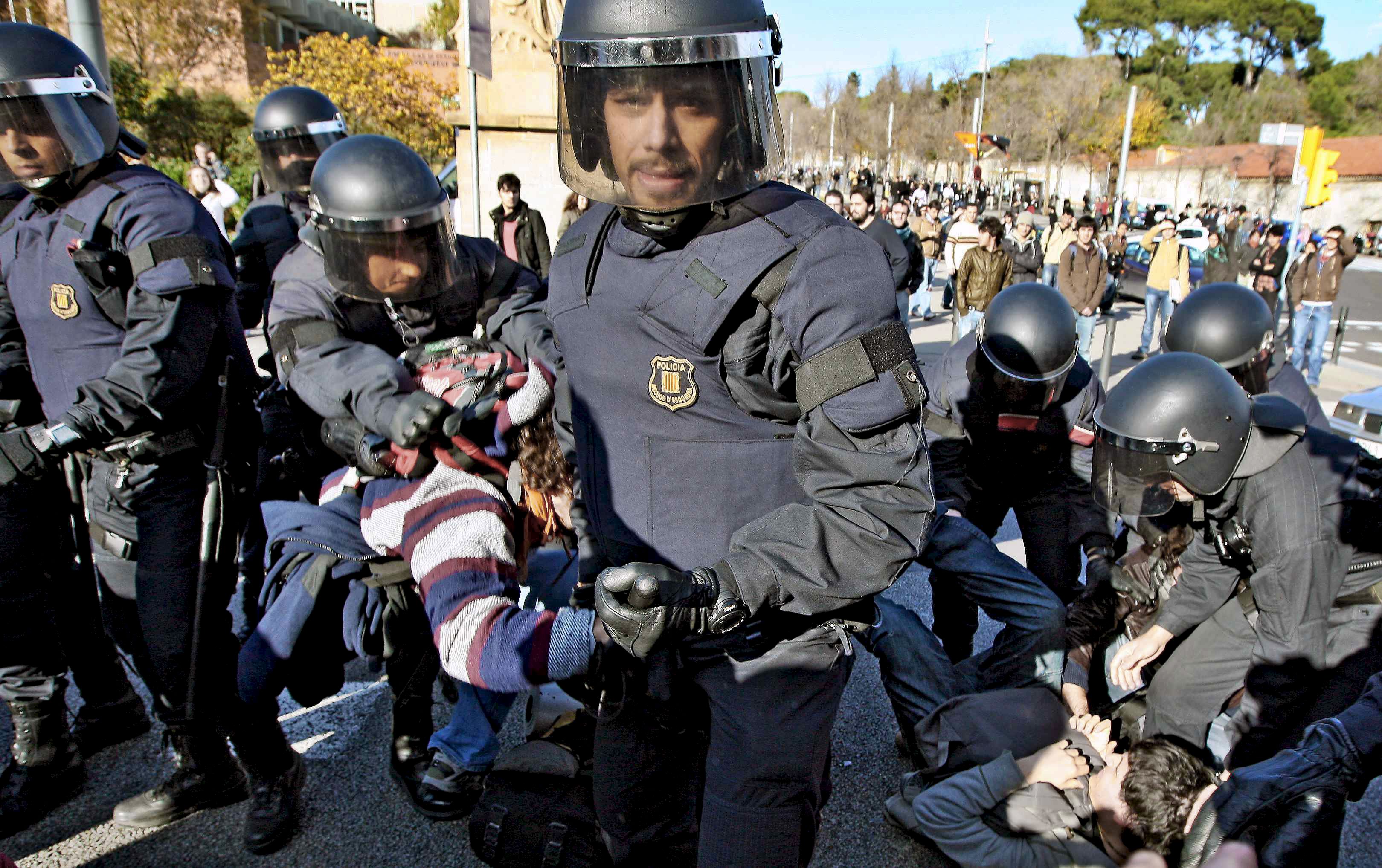 Decenas de organizaciones defensoras de los derechos humanos llevan años denunciado el hostigamiento y el uso excesivo de la fuerza en España.