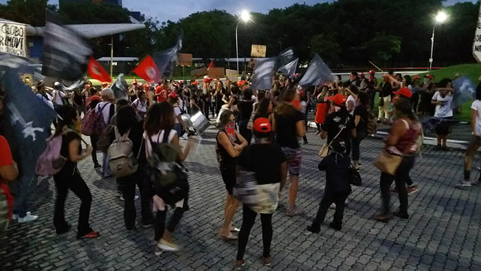 Las mujeres piden el cese de ataques mediáticos en contra de Lula, quien lidera las encuestas de cara a las elecciones presidenciales de octubre.