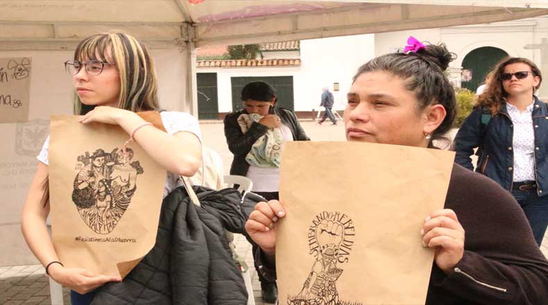 En Colombia, protestaron en varias ciudades del país para luchar por los derechos de las mujeres, niños, niñas y adolescentes y hacer frente al diálogo de paz para transformar la nación con valores como la esperanza, amor y vida.