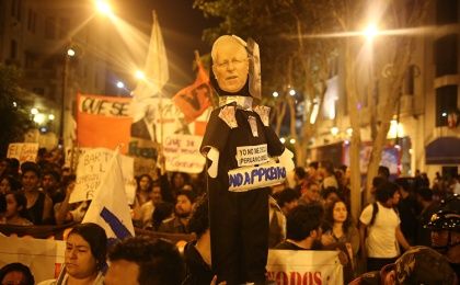 Peruanos celebran la dimisión de PPK