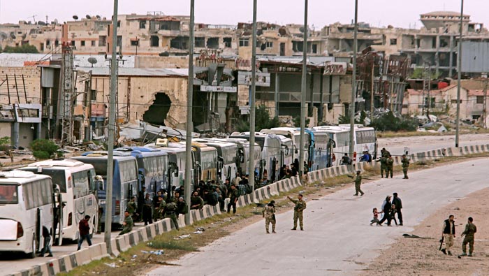 El Ejército sirio ha acompañado a la población que transita por el corredor humanitario para salir de Guta Oriental.