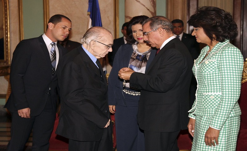 En 2013 fue condecorado con la Orden del Mérito de Duarte, Sánchez y Mella entregada por el presidente de República Dominicana, Danilo Medina. 