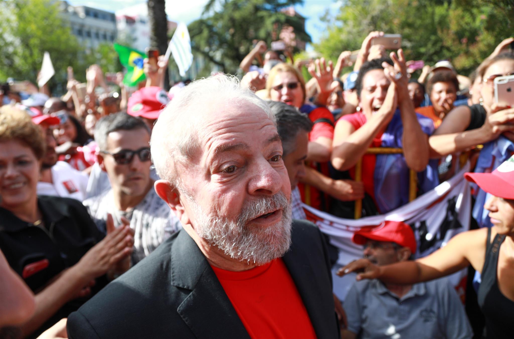 Desde que fue emitida la orden de detención contra Lula, las protestas en Brasil se han intensificado para exigir se detenga la persecución judicial en su contra.