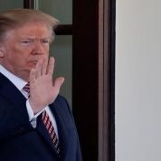 La triple crisis de Trump: cancela su viaje a la cumbre de Perú