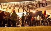 La población presente en el lugar reitera su rechazo a la prisión del expresidente y exigen el regreso de la democracia a Brasil.
