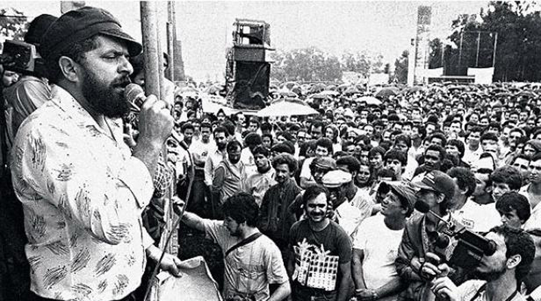 En 1975, antes de cumplir 30 años, Lula asume la presidencia del sindicato. Esa época se caracterizó por la radicalización de los movimientos de reivindicación de la clase trabajadora y toda forma de oposición fue reprimida violentamente por la dictadura. También ocurrió la suspensión de mandato de parlamentarios y la prohibición de partidos, por lo que las actividades sindicales se vuelven indispensables.