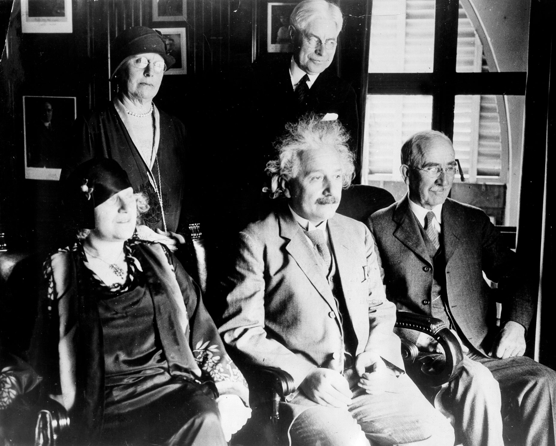 Albert Einstein, físico estadounidense de origen alemán, ganó el Premio Nobel de Física en 1921.