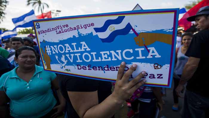 Varios carteles alusivos a la necesidad de retomar la paz se vieron en Managua.