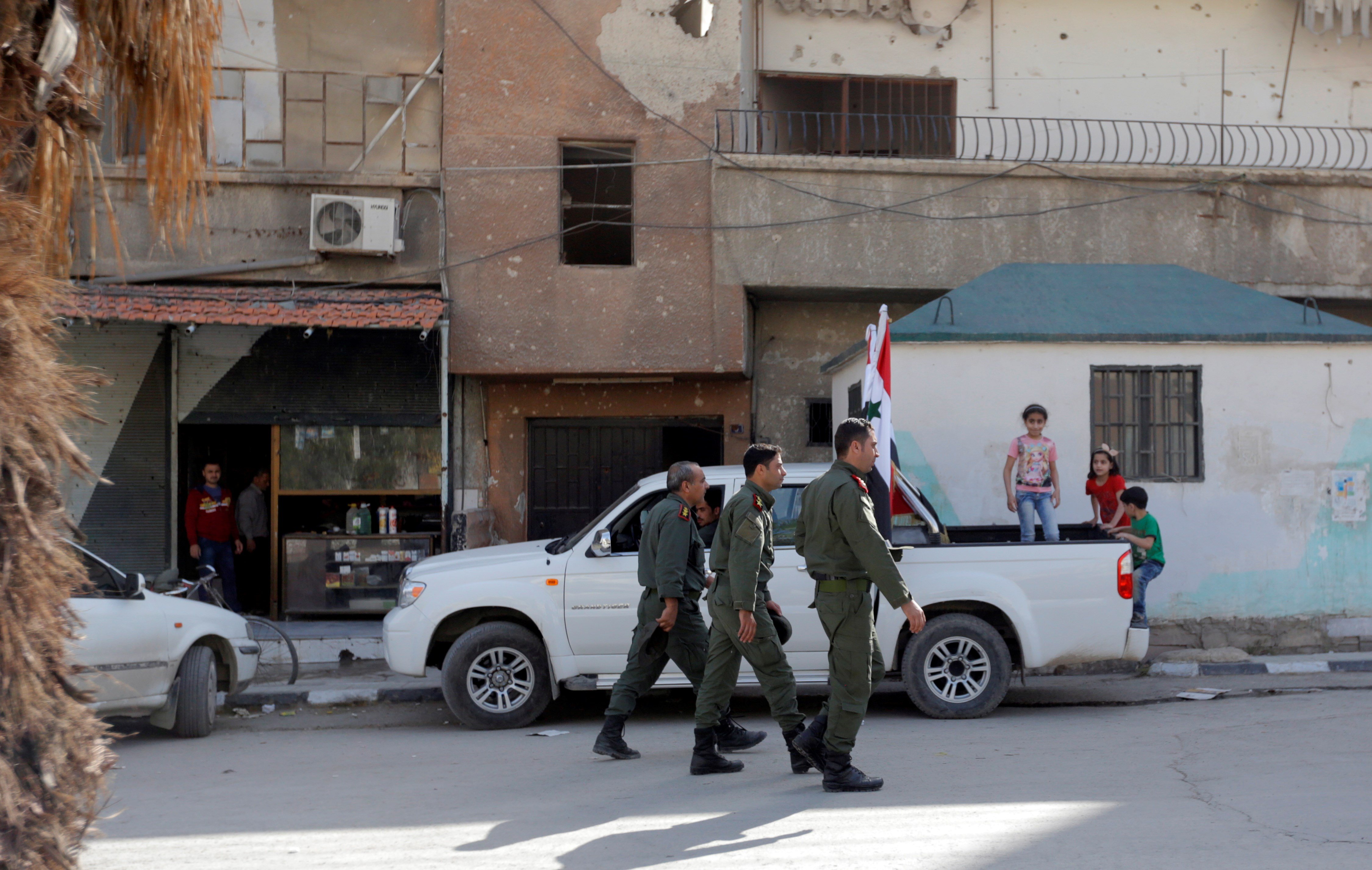 En Yalda, Babbila y Beit Sahm (cercanas a Yarmuk) se organizó la vigilancia conjunta de las fuerzas del orden de la República Árabe Siria y la policía militar rusa.