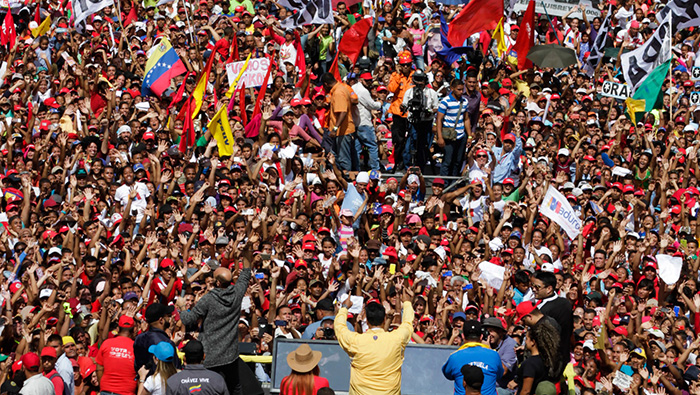 El abanderado por el Frente Amplio para la Patria, Nicolás Maduro, visitó Charallave, Carabobo y Anzoátegui. 