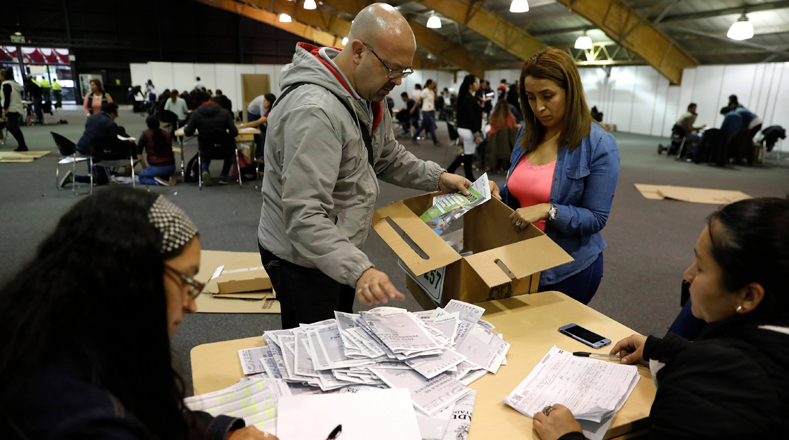 Al finalizar el preconteo realizado por la Registraduría Nacional de Colombia, los candidatos Gustavo Petro e Iván Duque irán a una segunda vuelta electoral el próximo 17 de junio.