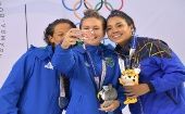 La selección de natación femenina de Brasil eleva al primer sitial del medallero. 