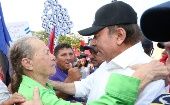 Daniel Ortega canta por la paz con las madres en Nicaragua