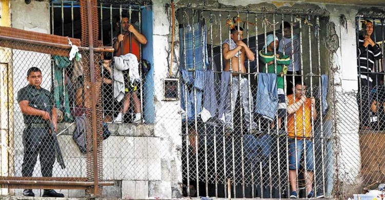 Un informe de la Corte Suprema chilena reveló que la gran mayoría de los reclusos en ese país, pasan entre 14 y 16 horas de encierro.
