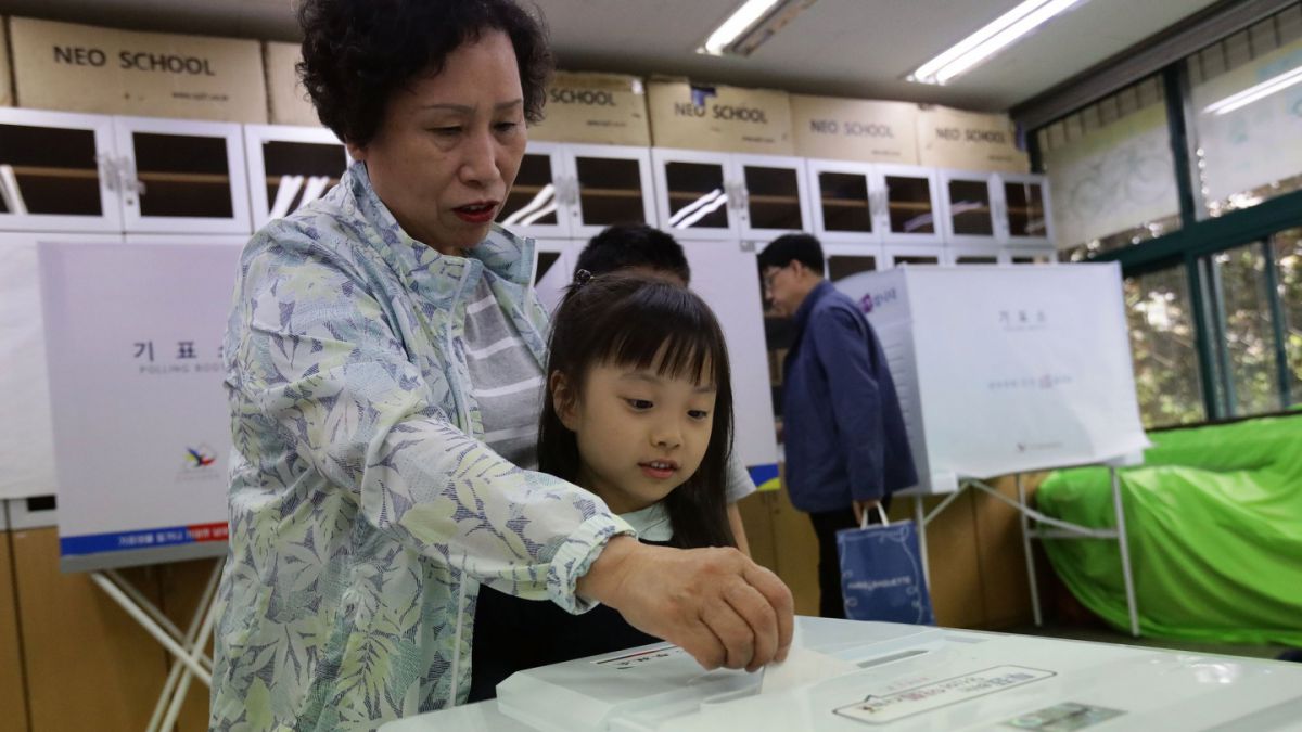 Los surcoreanos elegirán 4.016 funcionarios regionales.