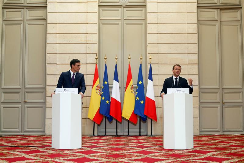 Sánchez y Macron sostuvieron una reunión en el palacio presidencial del Elíseo
