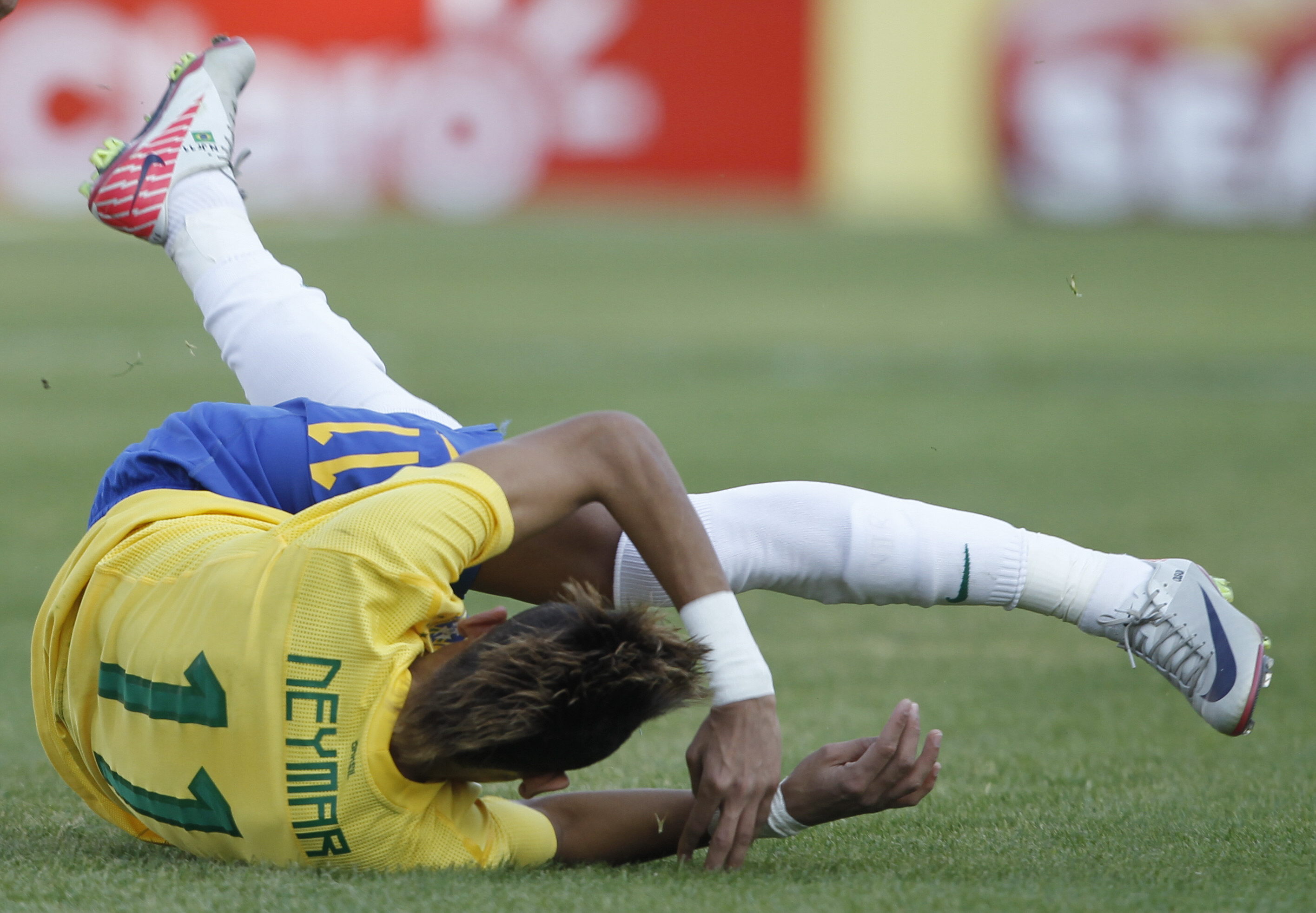 Las caídas del futbolista brasileño han sido recurrente en el Mundial Rusia 2018.