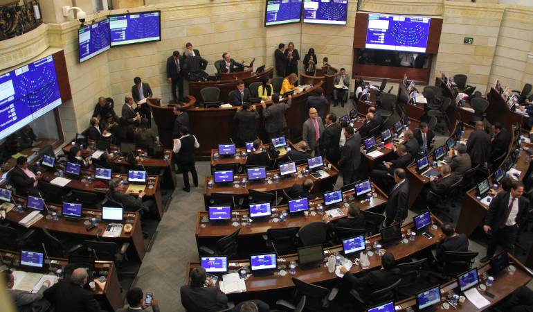 Senadores colombianos decidieron el lunes votar este miércoles la JEP