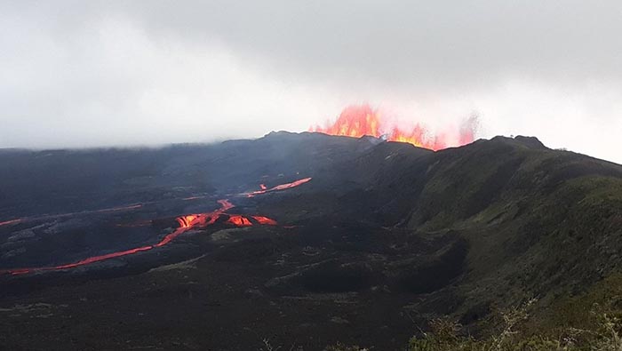 El Sierra Negra, que entró en erupción el martes, es uno de los cinco volcanes activos de esa isla, la más occidental de Galápagos.