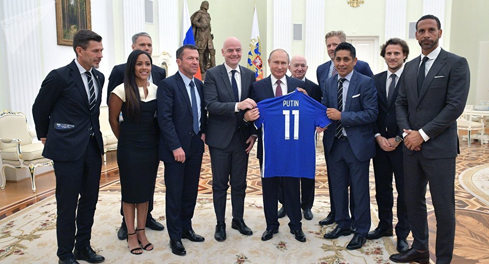 El presidente de la FIFA confiesa estar enamorado de Rusia.