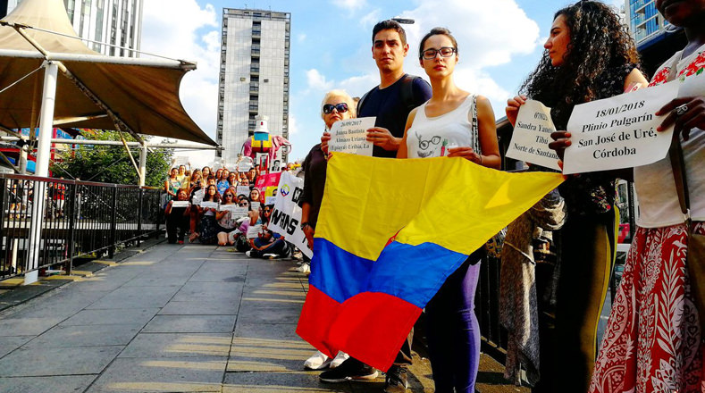 En Londres (Inglaterra), decenas personas se reunieron para expresar su rechazo a las muertes sistemáticas de los líderes sociales en diversos departamentos de Colombia.