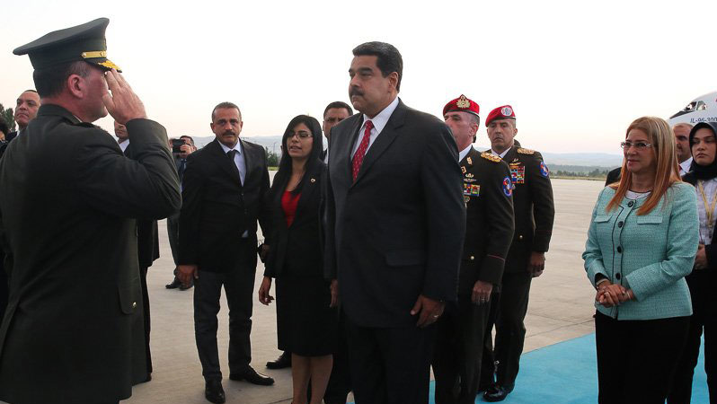 En su viaje camino a Ankara, Maduro hizo una parada en Argelia para reafirmar las relaciones bilaterales.