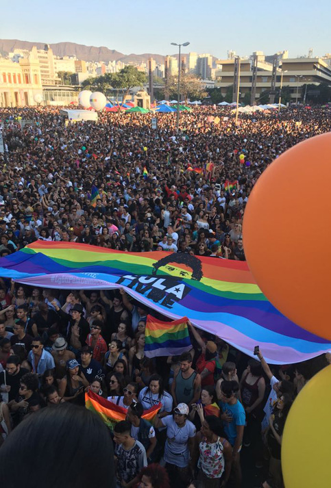 Desde Belo Horizonte, en el estado de Mina Gerais, la comunidad Lesbianas, Gais,  Bisexuales y Transexuales (LGBT) reafirman su apoyo a Lula.