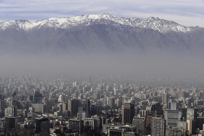 En lo que va de año, autoridades chilenas han decretado más de una veintena de alertas ambientales solo en la capital.