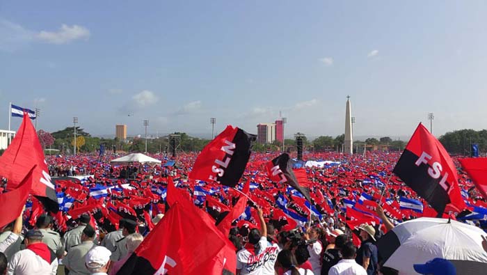 Miles de personas acudieron a la movilización para celebrar el triunfo de la Revolución Sandinista.