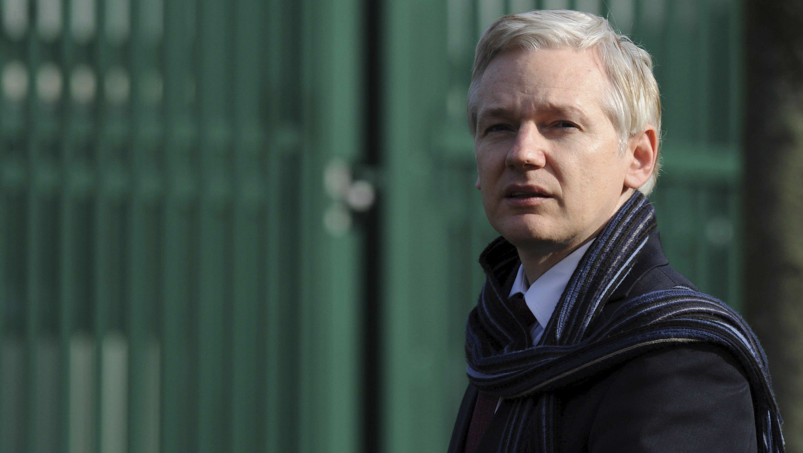 Hace tres meses el Gobierno de Ecuador ordenó el bloqueo del Internet a Assange.