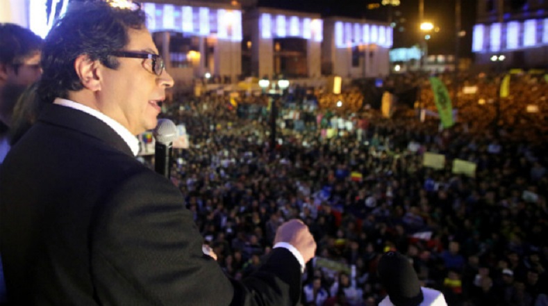 El llamado por parte del excanditado a la presidencia, Gustavo Petro, es a salir a las plazas públicas de cualquier localidad de Colombia con el objetivo de exigir paz y vida.