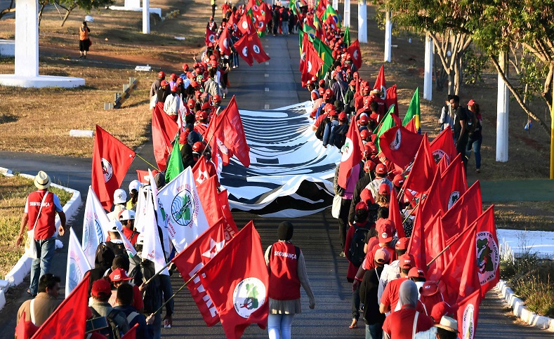 Más de cinco mil campesinos de distintas regiones de Brasil continúan participando en la "Marcha Nacional Lula Libre" que inició el pasado 10 de agosto para exigir la libertad del expresidente Luiz Inácio Lula da Silva.