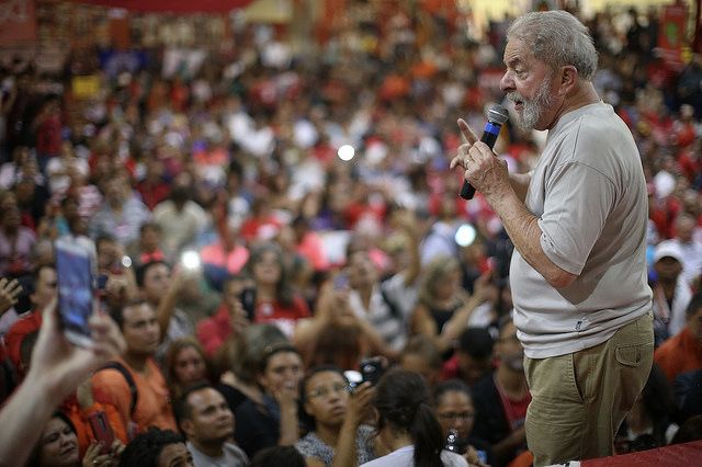 Lula se mantiene al frente de las encuestas electorales en Brasil.