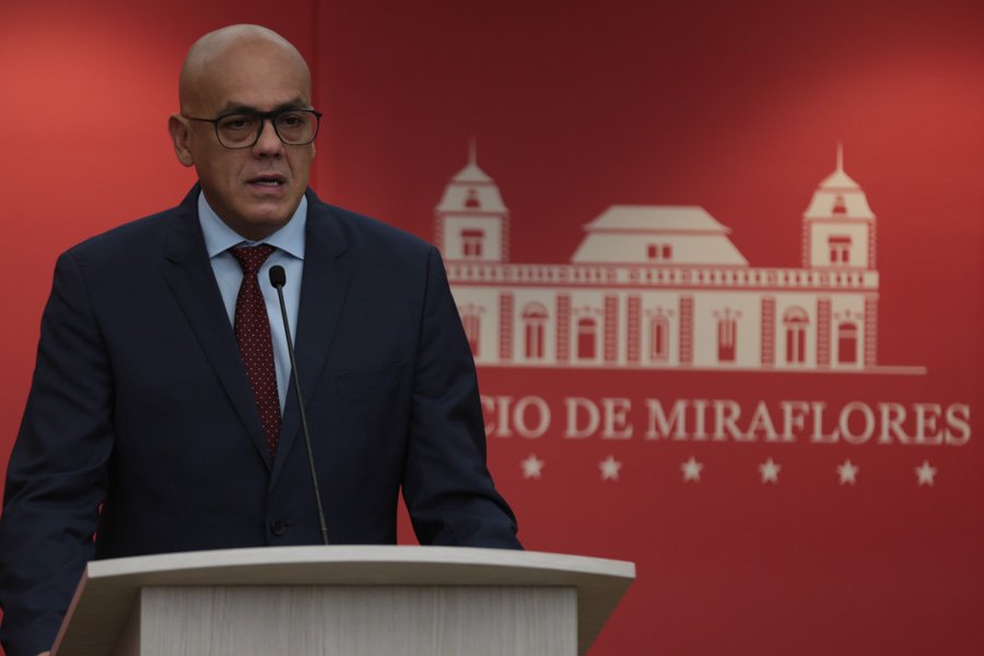 Rodríguez destacó el trato inclusivo que se aplica a los ciudadanos extranjeros en territorio venezolano.