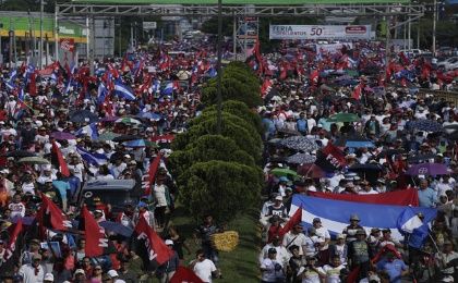En la Avenida de Bolívar a Chávez culminó la multitudinaria marcha.