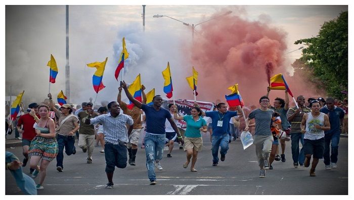 El ELN exhorta al Gobierno de Colombia a dejar de lado las exigencias y aportar su oferta en pro de la paz del país.