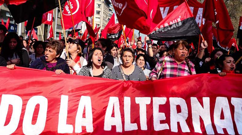 Este 2018, la marcha se da en un escenario de profundo rechazo a las políticas de Sebastián Piñera con respecto a los Derechos Humanos. La liberación de un grupo de torturadores y las declaraciones de Piñera sobre el Gobierno de Allende, son parte de ellas.