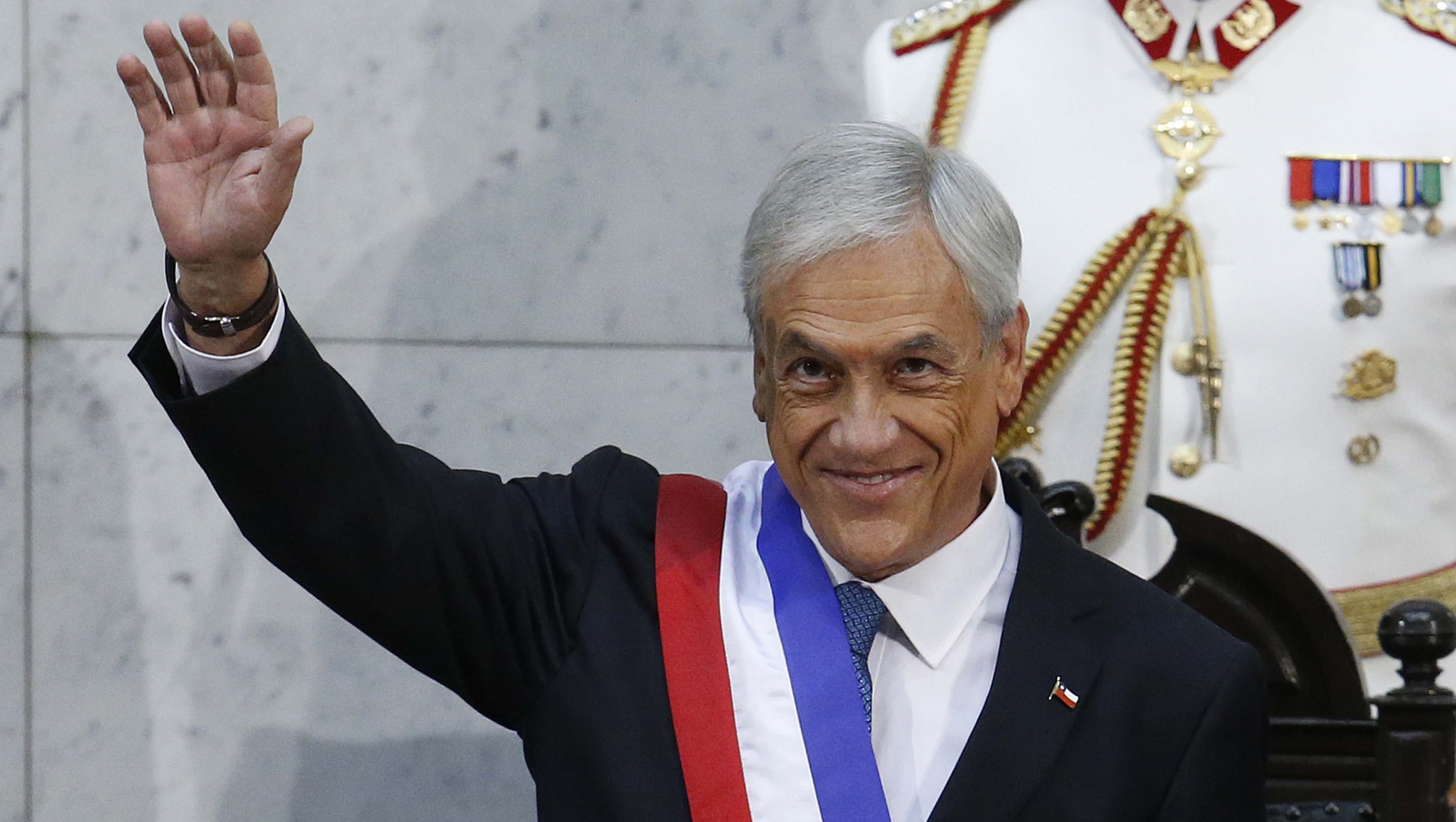 La aprobación del gabinete ministerial de Piñera también decayó con respecto a la semana anterior.
