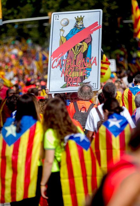 "Tras más de 300 años de opresión España no podrá aplastar las aspiraciones de Cataluña", manifiestan en la actividad que concentró a más de un millón de personas.        