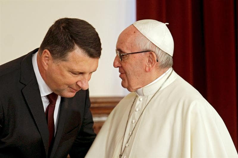 El papa, que se encuentra de gira en los países del Báltico, cumplió una visita a Lituania.