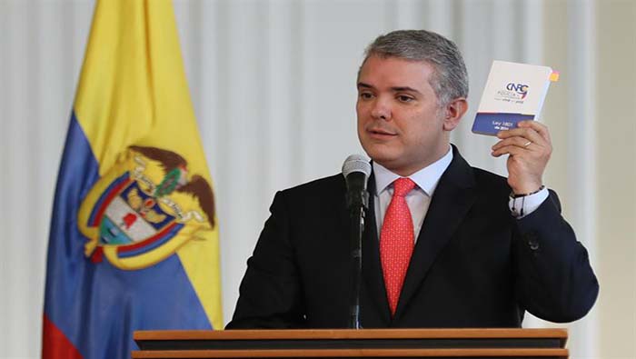 El mandatario afirmó, tras rubricar el decreto, que los colombianos no pueden sentirse 