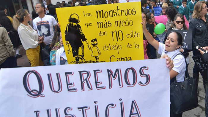 Un grupo de ecuatorianos salió a las calles a marchar contra la violencia y los abusos sexuales del sacerdote Cordero.