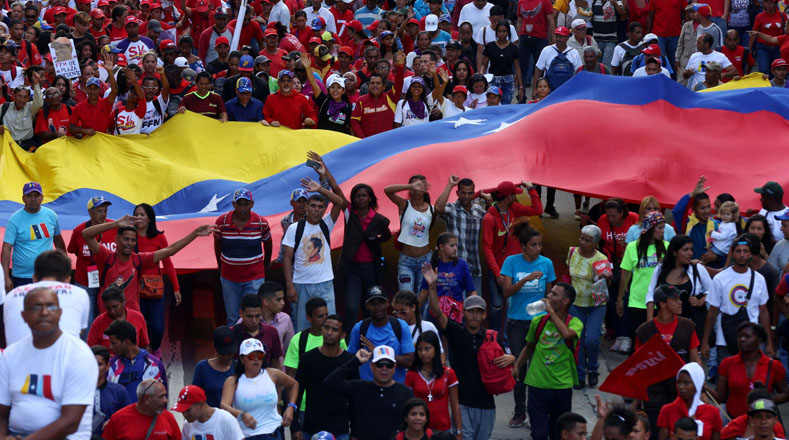 El mandatario venezolano afirmó que "nuestro pueblo manifiesta en la calle su apoyo, respaldo y confianza en la Revolución Bolivariana. Aquí hay consciencia y fuerza patriótica para seguir avanzando en la ruta hacia el socialismo".