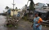 Los fuertes vientos del ciclón ocasionaron el derrumbe de varias infraestructuras, así como la caída de árboles y postes de luz en la India.