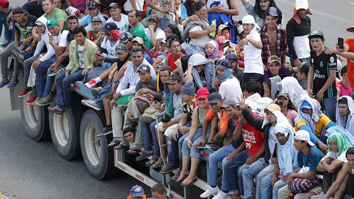 Migrantes provenientes de Honduras utilizan diversos medios de transporte para continuar su recorrido hasta Estados Unidos (EE.UU.).