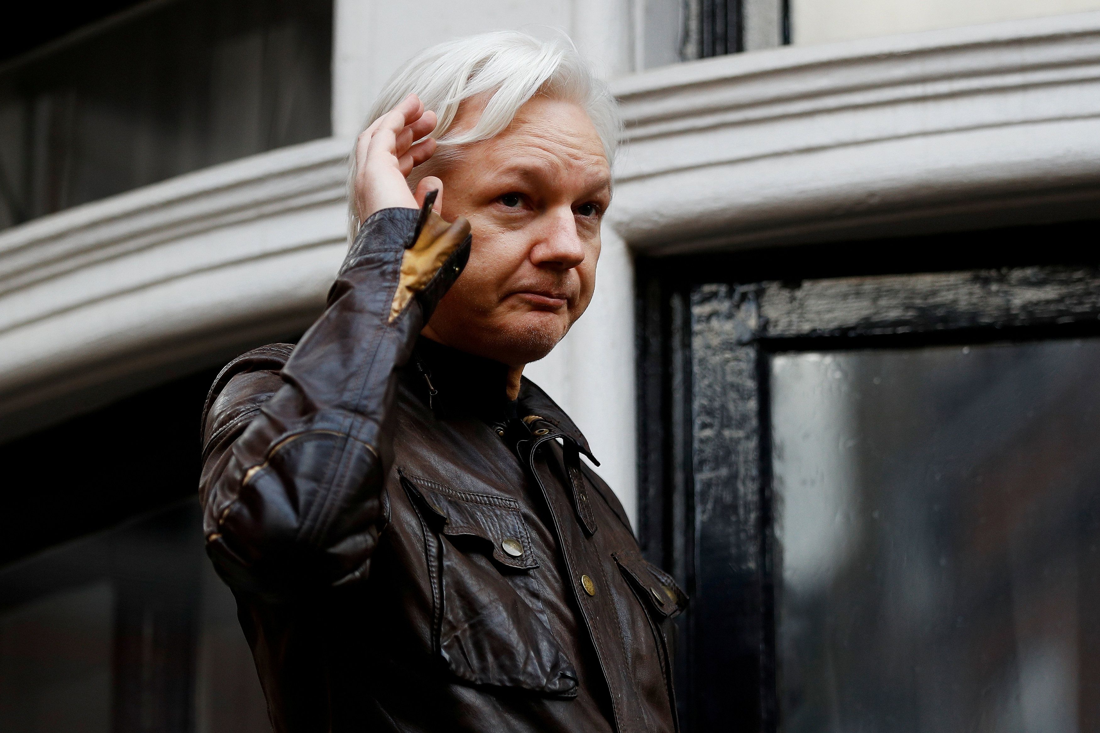 Assange es solicitado por EE.UU. para ser juzgado por la publicación de documentos militares y diplomáticos de carácter confidencial.