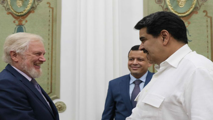 El presidente Maduro se reunió con asesores financieros de Rusia y platicaron sobre el impulso del programa económico venezolano.